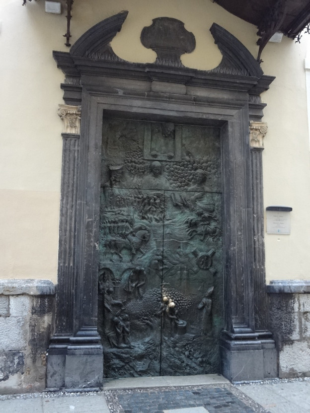 Bronasta slovenska vrata stolnice sv. Nikolaja